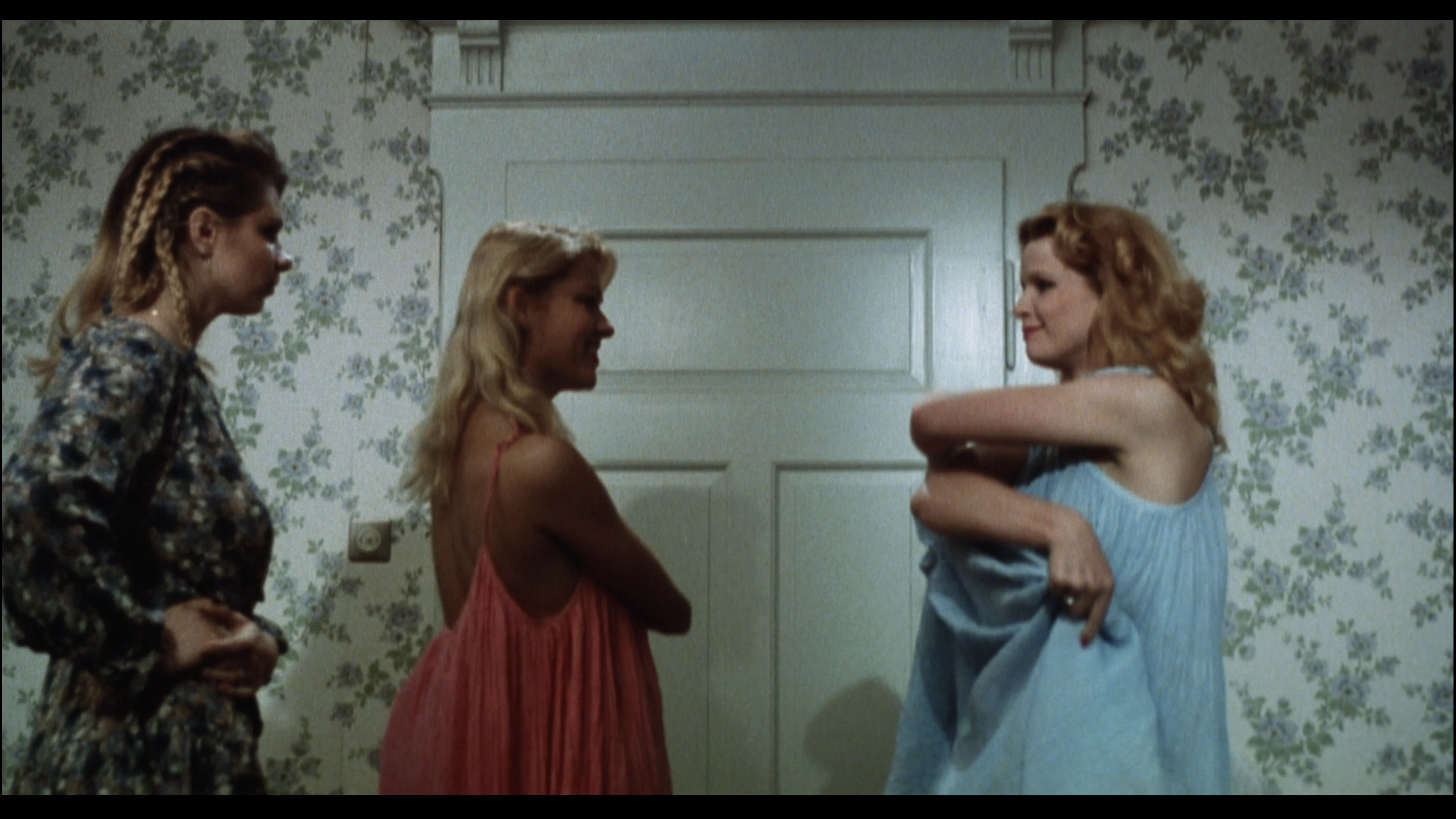 Amorous Sisters - Image 12
