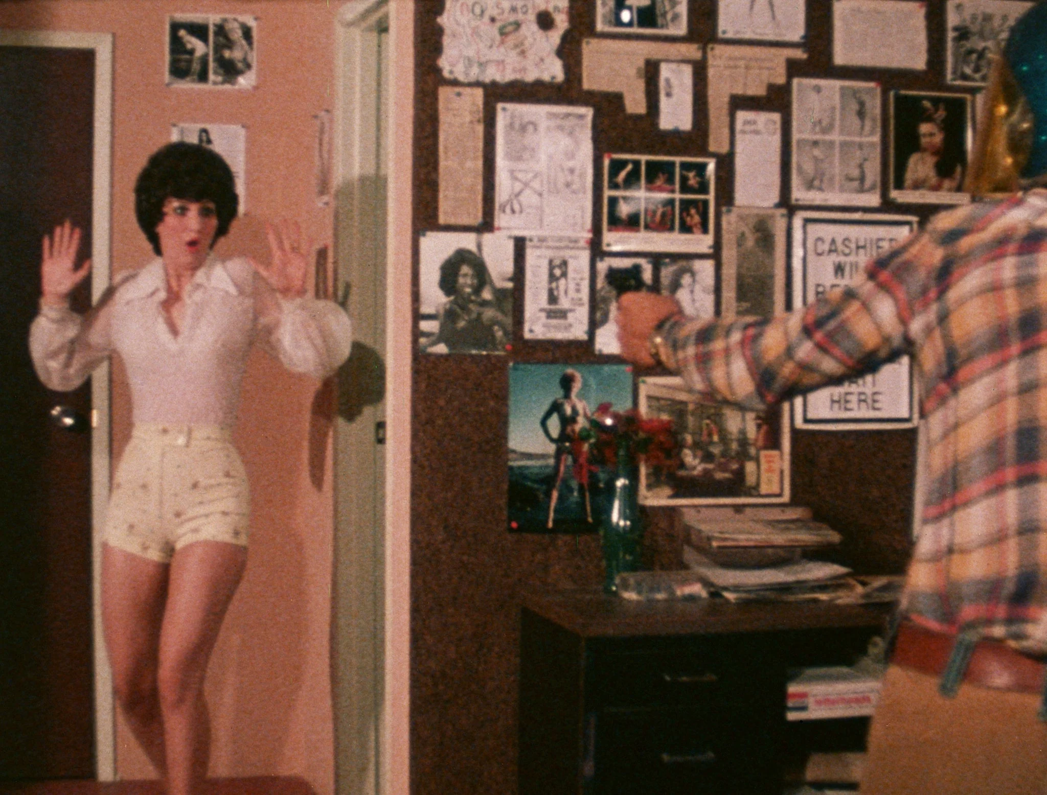 Red Heat / Hot Vampire / Peeping Tom - Image 7